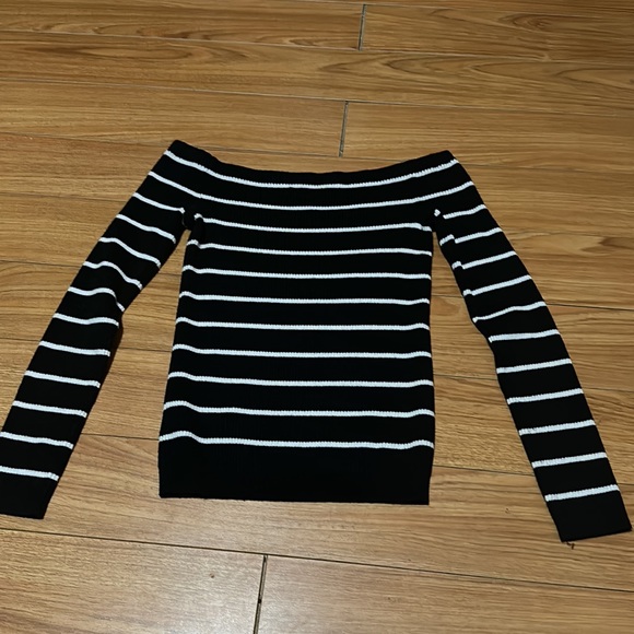 American Eagle Off Shoulder Sweater - Picture 6 of 6